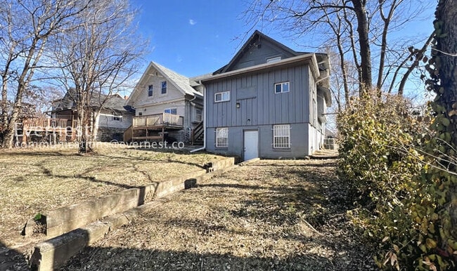 Building Photo - 4 Bed/3 Bath Home with In-Unit Laundry / Available Now!