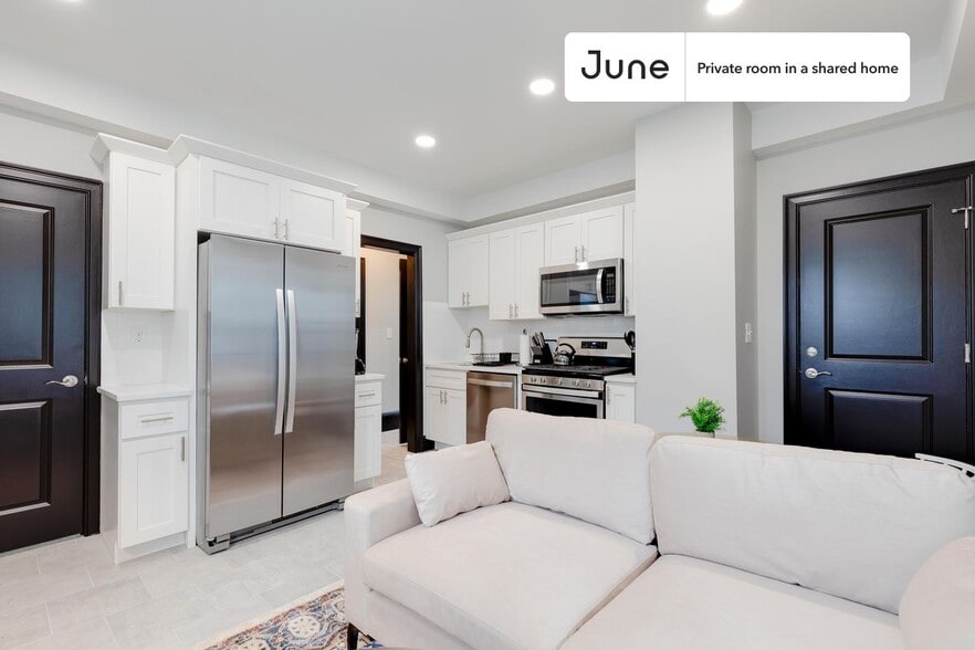 Building Photo - Room in Shared 4 bed/1.5 bath home in South Boston