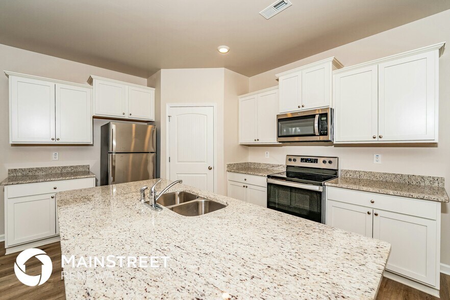 Building Photo - 5630 Post Oak Trl