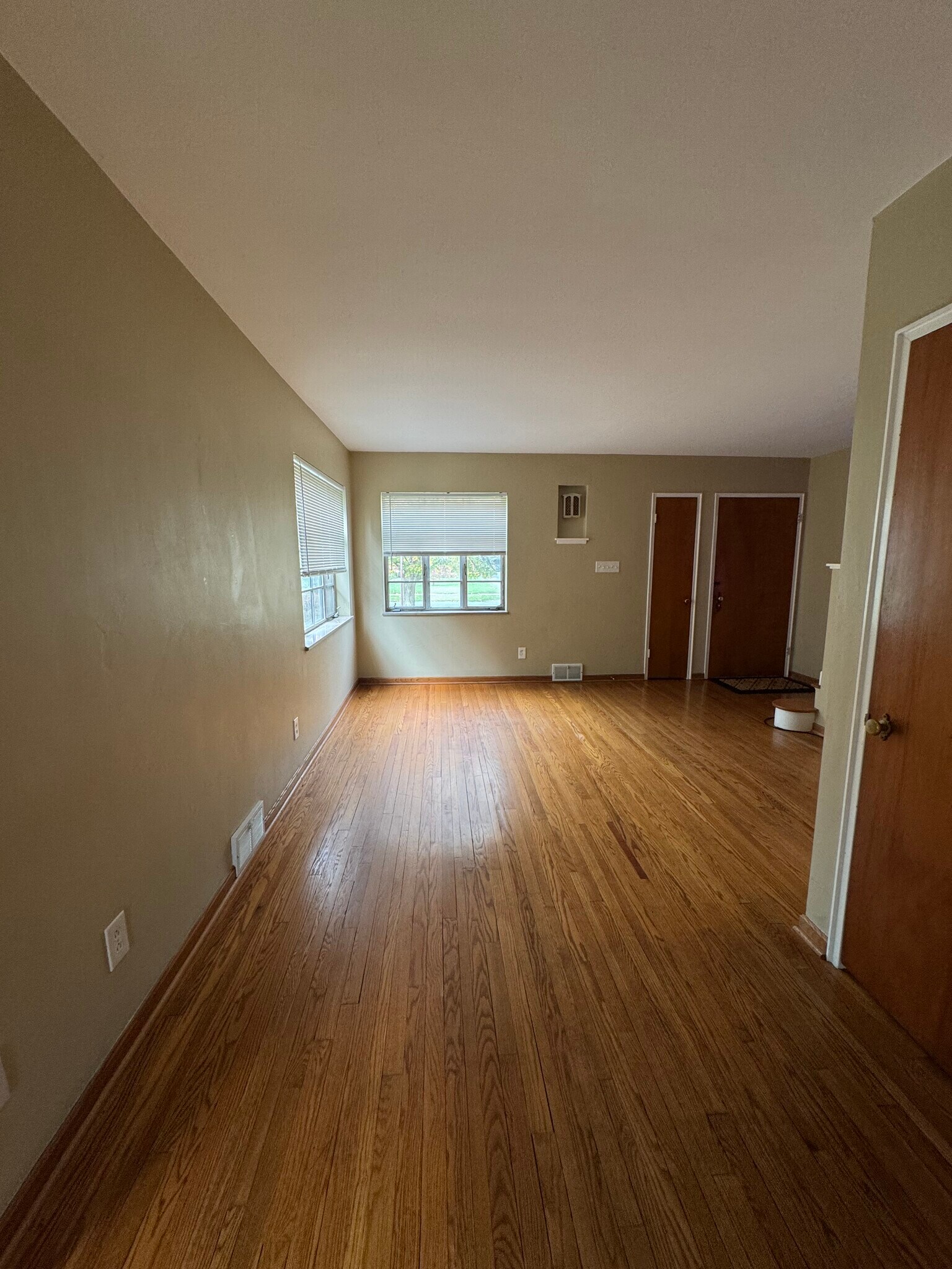 Living room - 4235 Chester Dr