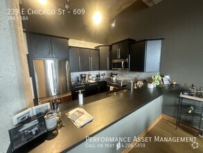 Building Photo - 239 E Chicago St