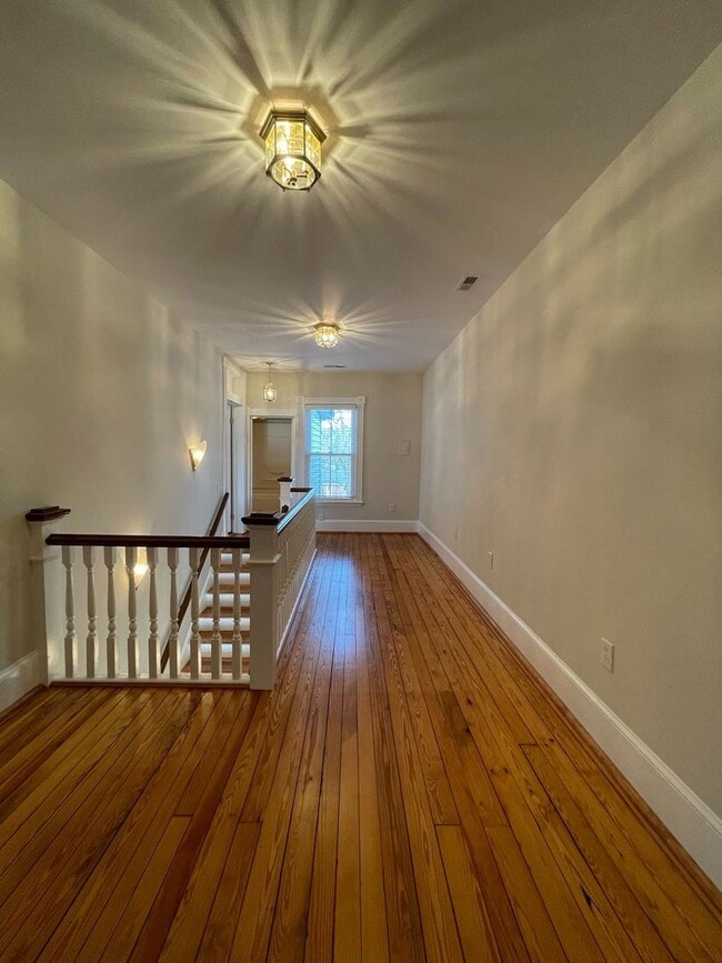 Building Photo - Huge Vintage Home in South Hill