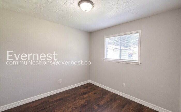 Building Photo - 1379 Dell Dale St