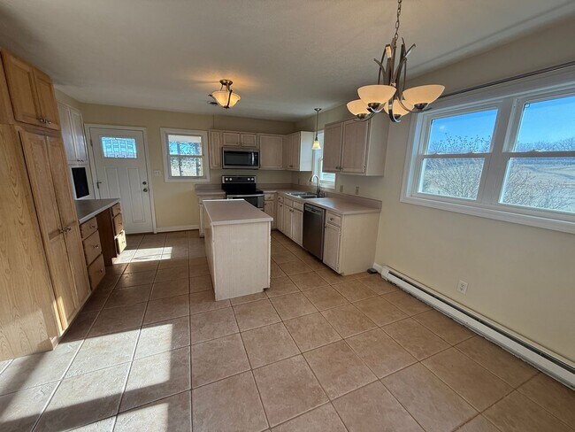 Building Photo - 300 Monticello Ln