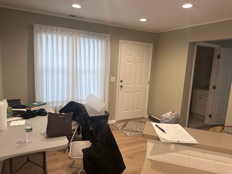 Building Photo - 4609 Tudor Dr