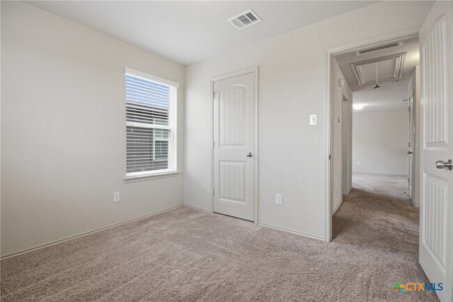 Building Photo - 131 Lake Gln