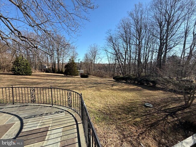 Building Photo - 9616 Burke View Ave