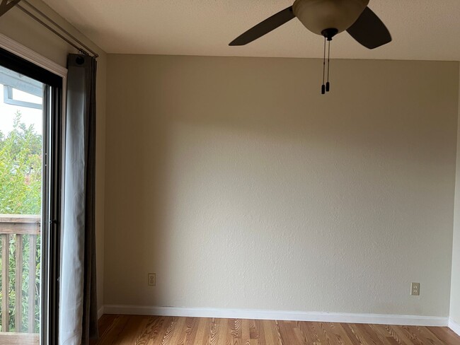 Building Photo - Available now! South Davis Townhome On Ver...