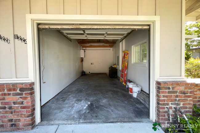 Building Photo - Completely Remodeled Two Bedroom Unit in a...