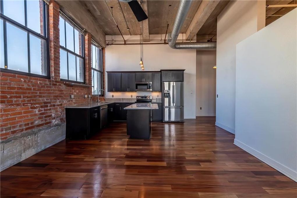 Building Photo - 1535 Walnut St Unit 701