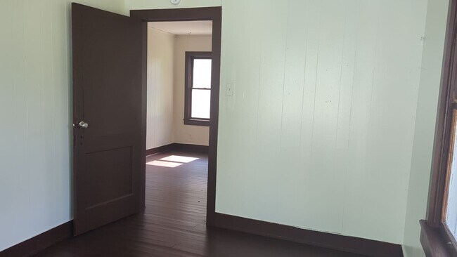 Building Photo - 245 Sherwood Dr