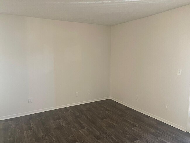 Building Photo - Modern 2-Bed, 1-Bath Oasis with Central Air and Gourmet Kitchen