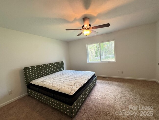 Building Photo - 120 Rustic Way Ln