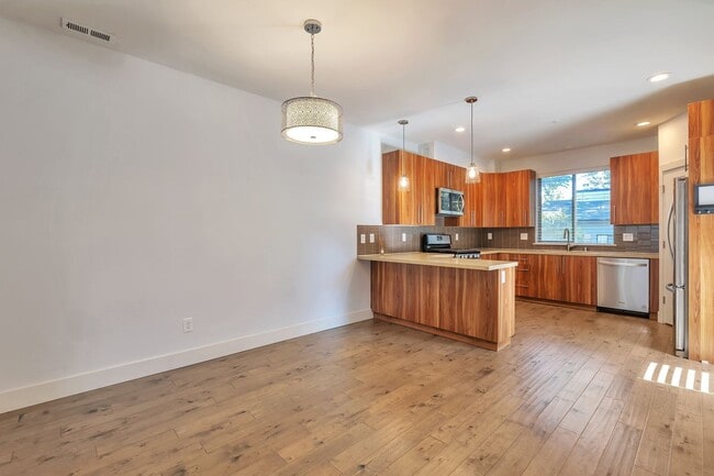 Building Photo - 309 S 47th St