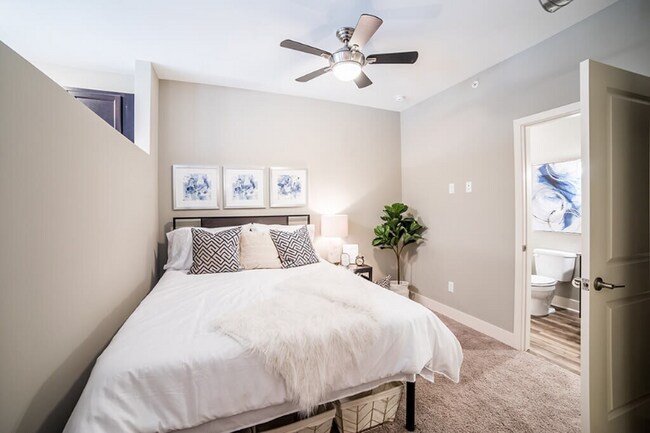 Building Photo - 1028 N Eddy St