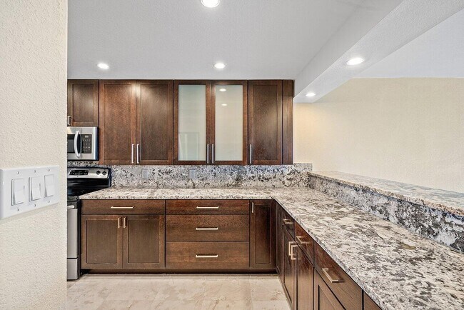 Building Photo - 2400 Deer Creek Country Club Blvd