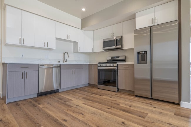 Building Photo - 10247 Variel