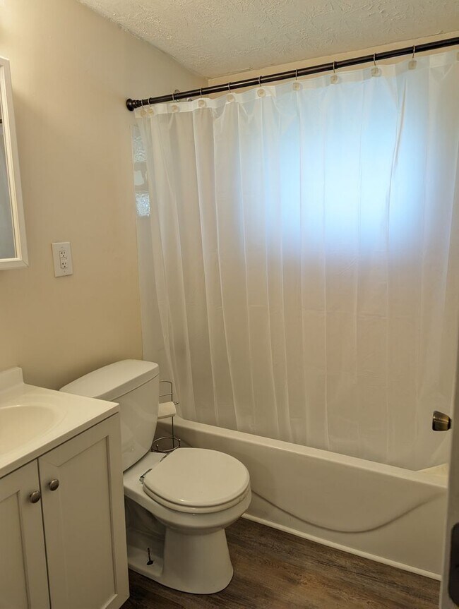 Building Photo - Available NOW - 3 Bed, 1 Bath Spacious Ran...