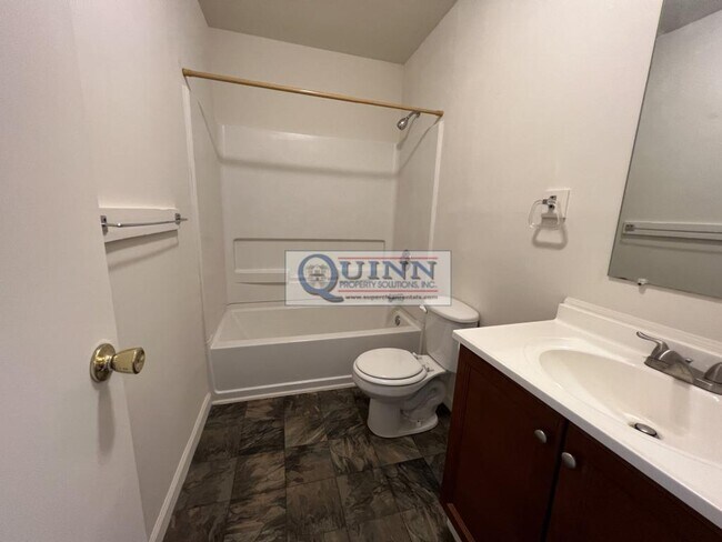 Building Photo - 13 Maple Ct