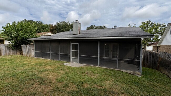 Building Photo - Spacious 3-bedroom, 2-bath rental offering 1,580 square feet in Schertz!