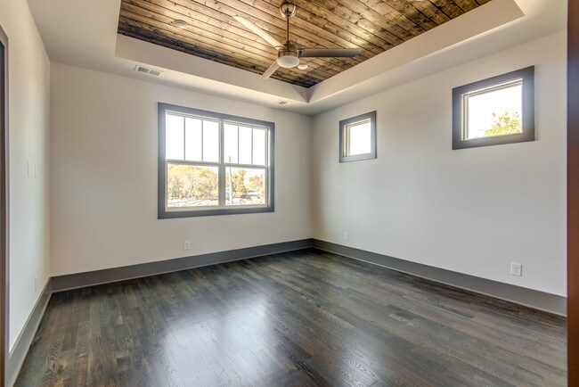 Building Photo - 2100 15th Ave N