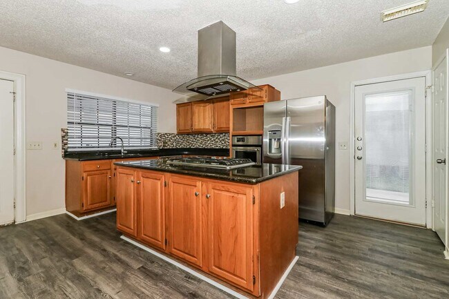 Building Photo - 22947 Benbury Dr