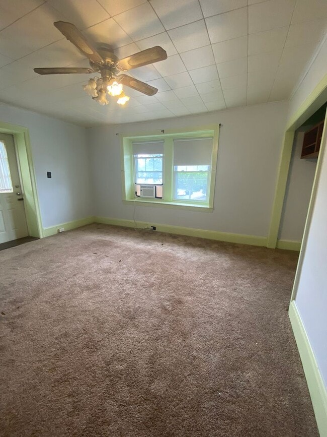Building Photo - Gorgeous 3-Bedroom Apartment in Havertown! Available mid-September!