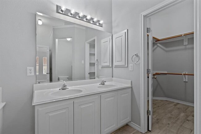 Building Photo - 1083 Zeus Cir