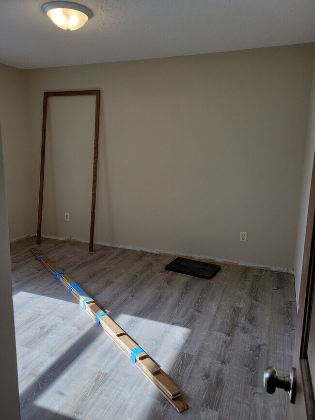 Building Photo - 4 bedroom Twin home