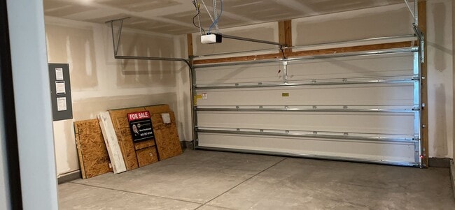 Building Photo - Newly built 5 bedroom home in The Parks