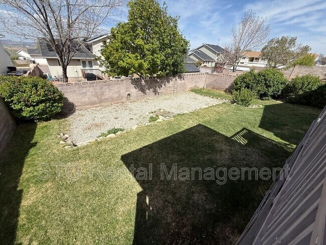 Building Photo - 2215 Chandler Dr