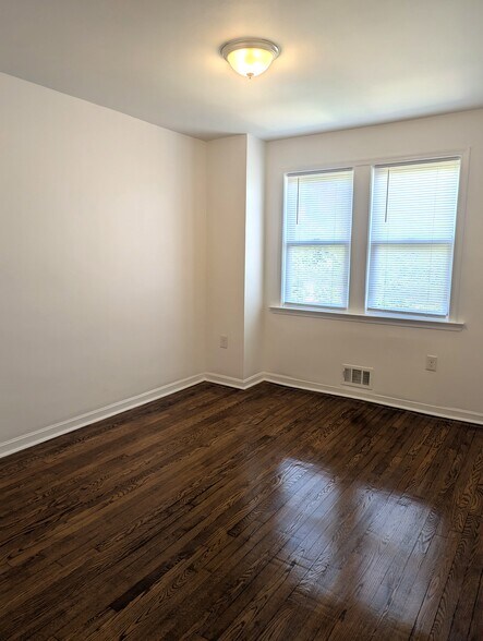 Building Photo - 2502 Park Heights Ter