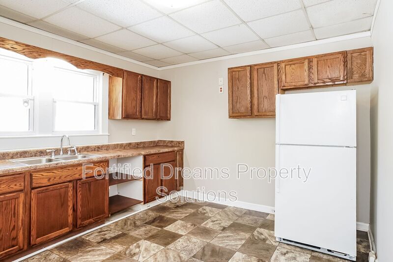 Building Photo - 842 Efird St