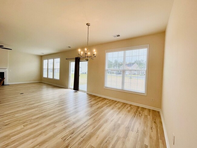 Building Photo - 4476 Farm Lake Dr