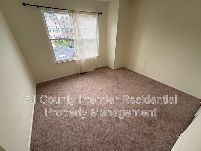 Building Photo - 3605 Pinhorn Dr