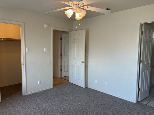 Building Photo - 914 McDaniel Cir