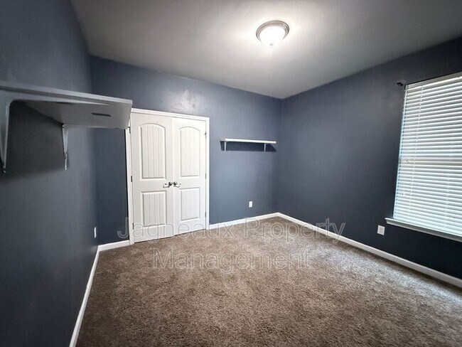 Building Photo - 317 Langley Dr
