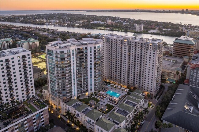 Building Photo - 450 Knights Run Ave