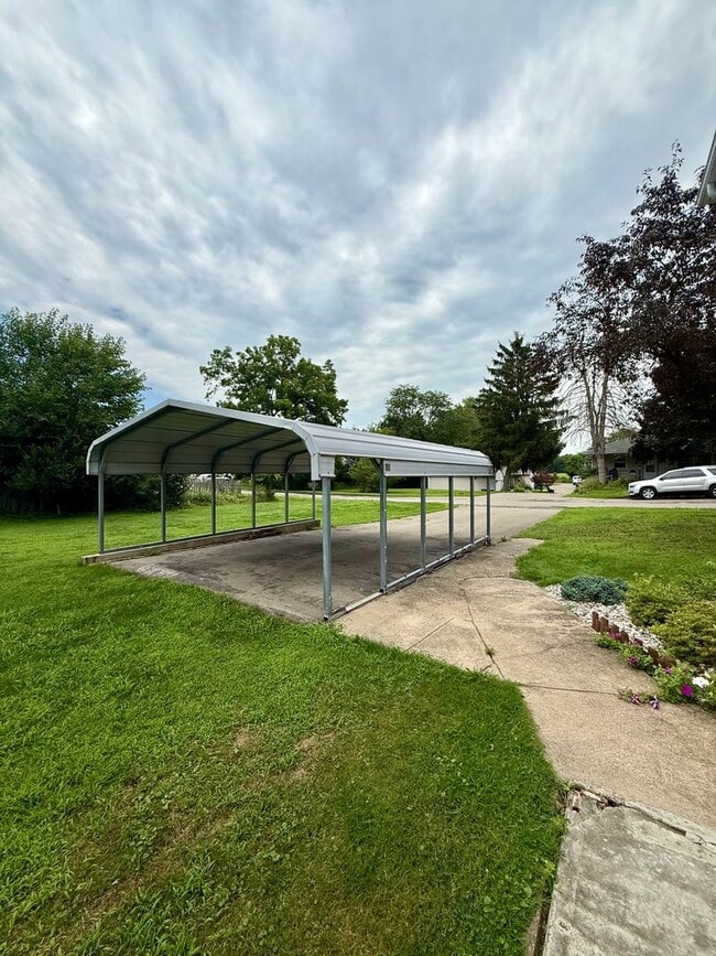 Building Photo - Four Bedroom Home in Kalamazoo