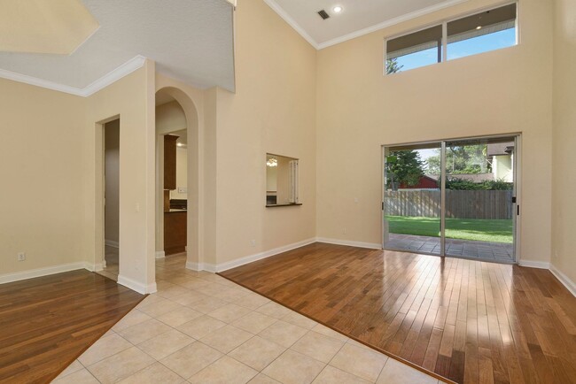 Building Photo - Beautiful home on the brick streets of Old...