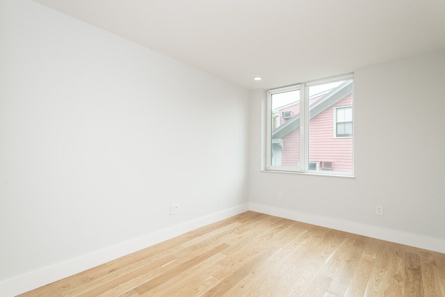 Building Photo - 334 Harvard St