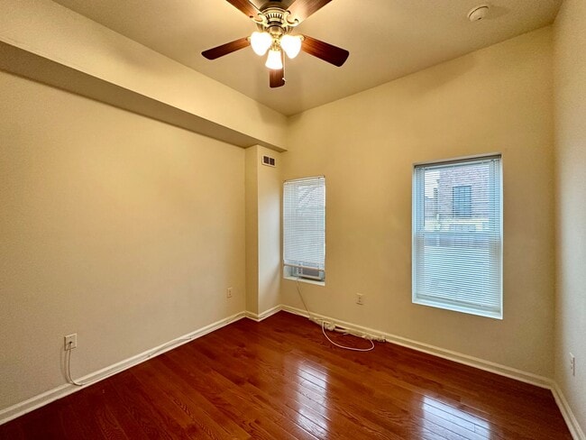 Building Photo - Charming 2 Bedroom/1.5 Bathroom Townhome in Washington Village-Pigtown!