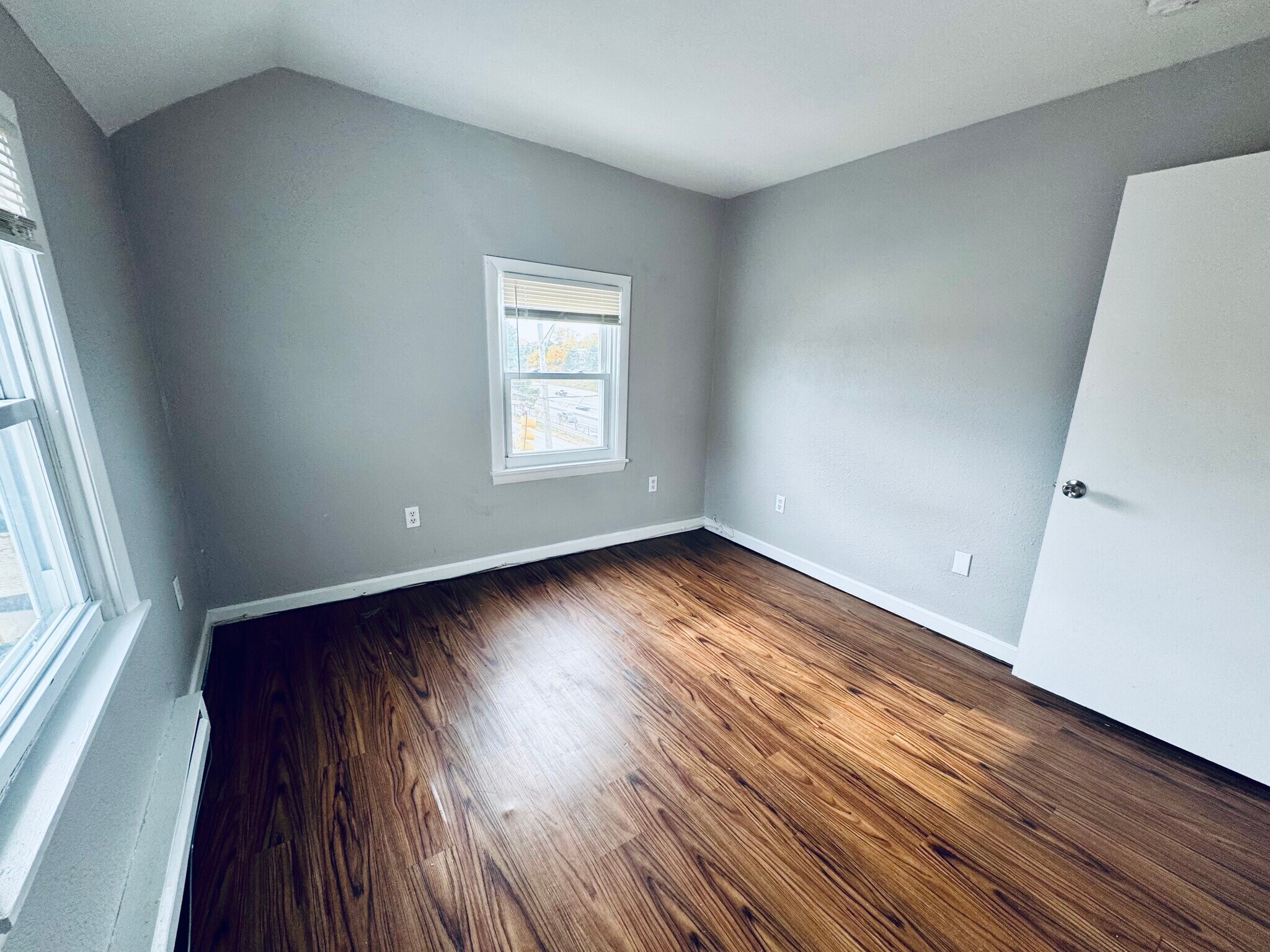 Building Photo - 420 Wellington Ave