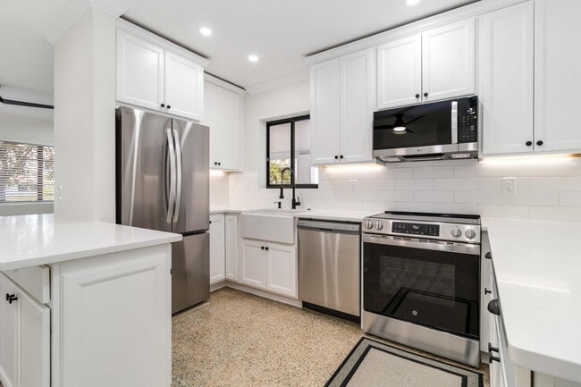 Building Photo - 431 52nd St