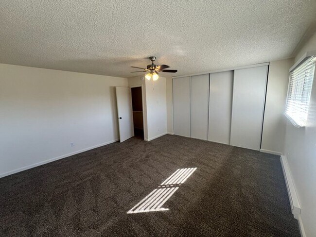 Building Photo - Fully updated Two Bedroom with Washer/Dryer