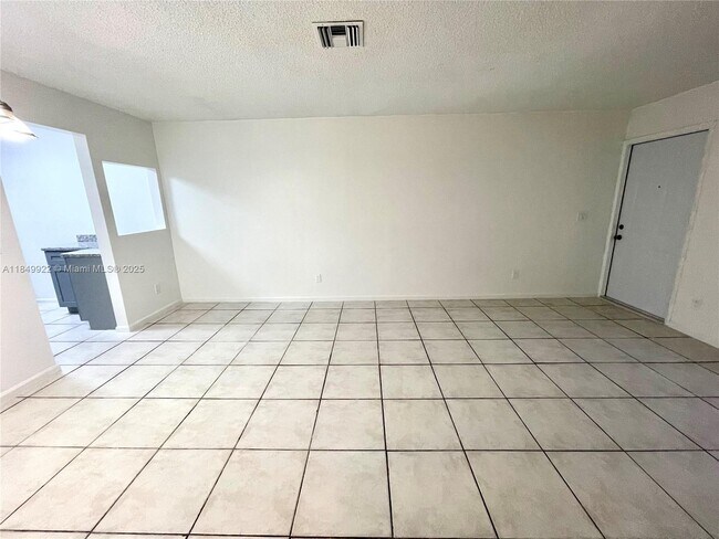 Building Photo - 10992 Royal Palm Blvd