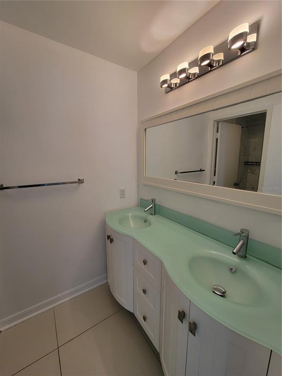 Building Photo - 2601 SW Archer Rd