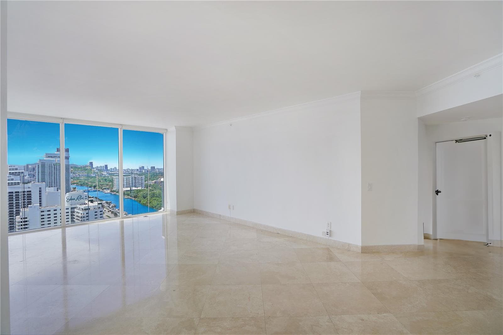 Building Photo - 4775 Collins Ave