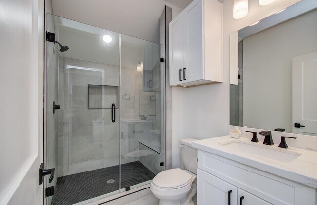 Building Photo - 8702 Ojeman Villas Dr