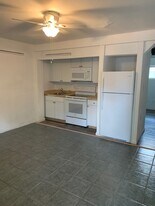 Building Photo - 240 Hollywood Blvd SE